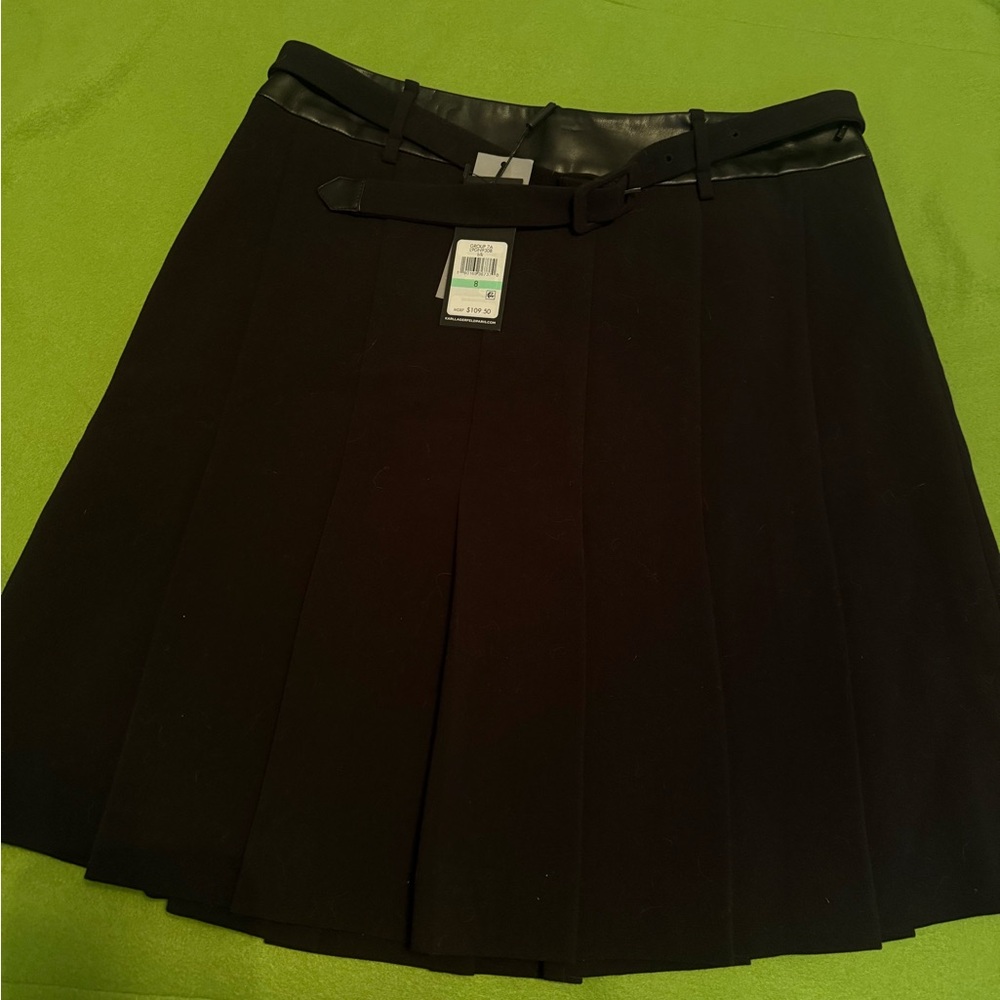 “SIZE 8” WOMENS KARL LAGERFELD  black pleated skirt NWT$109